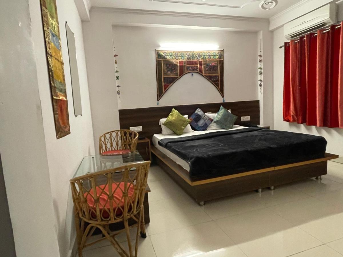 Orchid Hostel And Hotel Tapovan Dış mekan fotoğraf
